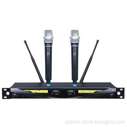 UHF Wireless Microphone with Working Distance of 200 Feet